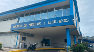 Más de la mitad de aspirantes a médicos reprobó examen de conocimientos