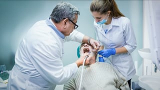 Mientras miles esperan atención, CCSS repone prótesis dentales sin necesidad