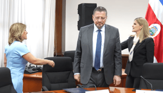 Magistrado cuestiona a Chaves por recortes: “¿Está a favor del crimen organizado y del narcotráfico?”