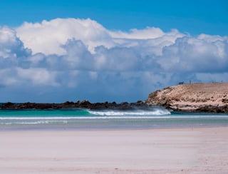 Las Islas Malvinas son un archipiélago del Atlántico Sur cuya soberanía es disputada por Argentina y el Reino Unido desde 1833.