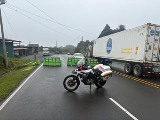 Cierran paso por la ruta 32