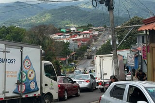 Reparación de tubería provoca caos vial en Desamparados