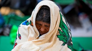 Evacúan a cientos por erupción del volcán de Fuego en Guatemala