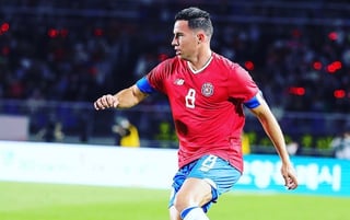 Bryan Oviedo sorprende y anuncia que se retira del fútbol