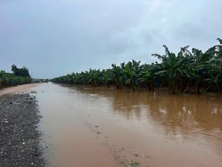 (Video) Lluvias provocan inundaciones en tres cantones de Limón