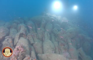 Buzos italianos hallan restos de barco romano con centenas de ánforas