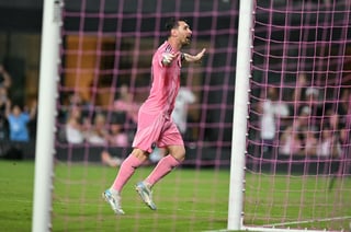 (Video) Messi empieza a olvidar la amargura del Mundial con un doblete