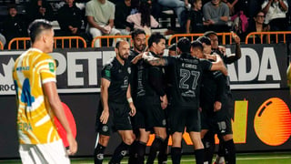 Sporting liquida a Escorpiones en cuatro minutos y celebra su primer triunfo