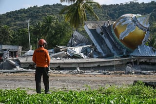 Casi 13.000 desplazados después de mortal terremoto en Indonesia