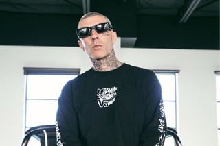 Travis Barker habla sobre accidente aéreo y pérdida de bebé con Kourtney Kardashian