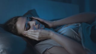Noches más calientes, menos descanso: así afecta el cambio climático el sueño