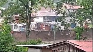 (Video) Crecida de río en Turrialba afecta casas y obliga a evacuaciones