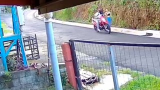 (Video) OIJ busca a motociclista que tocó glúteos a mujer en Grecia