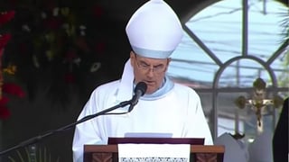Obispo llama al diálogo y respeto de otros pensamientos en misa de la Virgen de Los Ángeles