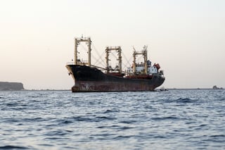 El estrecho de Bab el-Mandeb conecta el mar Rojo con el golfo de Adén y forma parte de una de las principales rutas marítimas entre Asia y Europa. AFP
