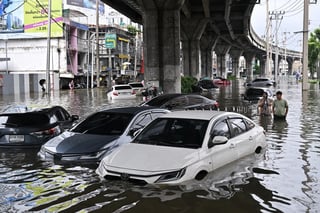 Miles de evacuados en Tailandia por inundaciones tras lluvias torrenciales en Bangkok