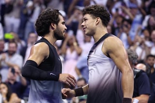Alcaraz cede la corona del US Open ante Shelton en un super tiebreak de madrugada