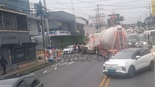Choque en San Pedro deja tres heridos y provoca largas presas