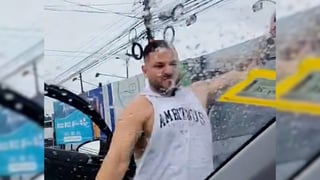(Video) Chofer rompe a patadas retrovisor de otro carro en San Ramón