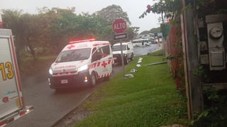 Tres adultos mayores atrapados dentro de casa inundada en Santa Ana