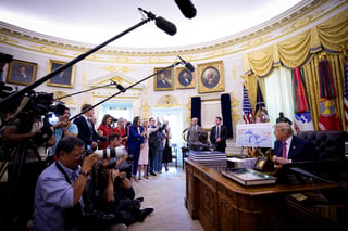 CNN, MS NOW y Politico demandarán al gobierno de Trump por vetarlos de la Casa Blanca