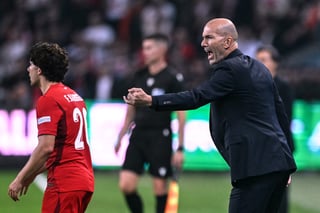 Francia gana con gol de Mbappé en el estreno de Zidane