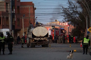 Dos muertos y 59 heridos tras explosión en recinto militar en Bolivia
