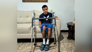 Joven con parálisis cerebral podría dejar de caminar y su madre busca $65.000 para operarlo
