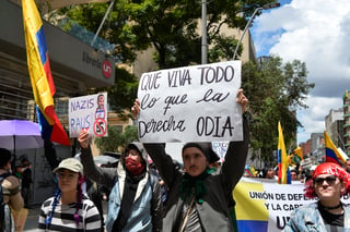 Miles de colombianos salieron a las calles para rechazar las políticas del presidente Abelardo de la Espriella y expresar su preocupación por posibles retrocesos en derechos laborales y sociales.