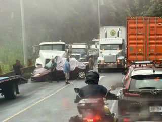 Conductora muere en choque entre carro y camión en ruta 32