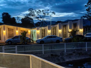 Acuario, gimnasio, terraza y caballeriza: los lujos del líder criminal detenido en Cartago