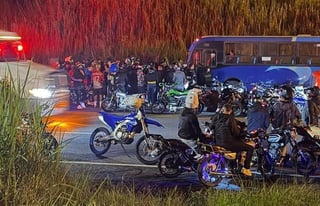Dos hombres mueren en choque entre moto y bus