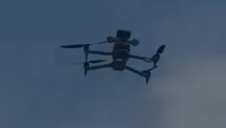 (Video) Drones con altoparlantes sobrevolaron residencial cercano al CACCO