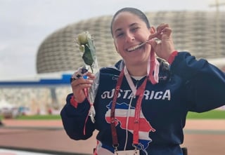 Tica recibe premio internacional al espíritu de superación
