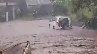 Fuertes aguaceros azotan Heredia y provocan calles convertidas en ríos, rescates e inundaciones