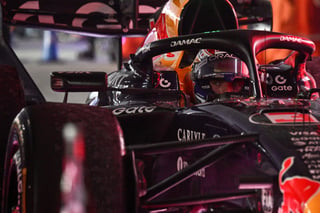 Verstappen gana en Singapur, Antonelli se acerca al título