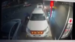 (Video) Sujetos hicieron bajonazo en autoservicio de restaurante en Alajuela
