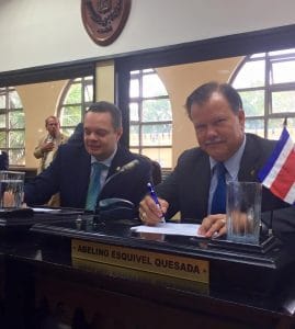 Los diputados de Renovación Costarricense, Gonzalo Ramírez y Abelino Esquivel (de izquierda a derecha). (CRH)