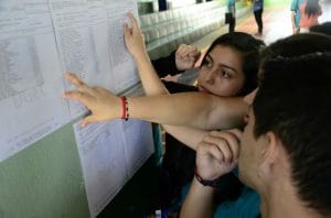 Pueden inscribirse en curso de preparación para matemática e inglés. (Foto archivo/CRH).