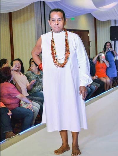 A sus 80 años conoció la pasarela. Fotografía de Germán Contreras.