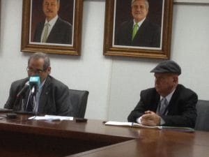 Luis Felipe Arauz, ministro de Agricultura y Marco Vinicio Jiménez, director del Servicio Fitosanitario del Estado. CRH.