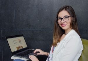 Alicia Aguero, estudia administración de empresas y espera prosperar el negocio. CRH.