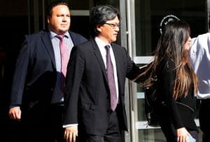 Eduardo Li, abandona la Corte del Distrito Este de Nueva York el pasado 7 de octubre de 2016. (AFP)