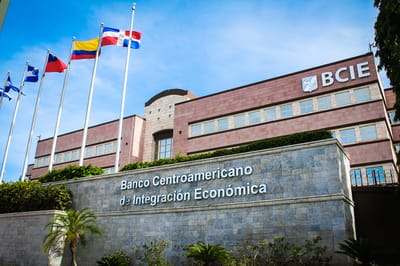 Edificio principal del BCIE, en Honduras. (Cortesía).