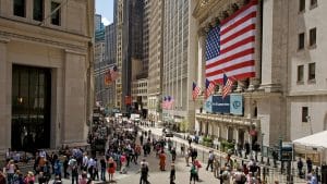 Agentes trabajan en la bolsa de Nueva York, Estados Unidos. Archivo