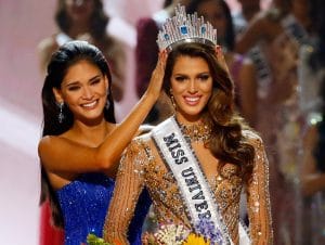 La representante de Francia se coronó como nueva reina.