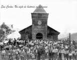 La vieja iglesia de la Villa, construida de maderas nobles y forrada de metal.