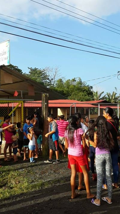 Protestas en la escuela Cruce de Anaban. (Foto tomada de Cariari Informa).