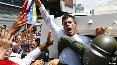 Leopoldo López se entregó a la policía el 18 de febrero de 2014 en Caracas. Foto tomada de periodistadigital.com.