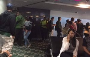Ticos varados en al aeropuerto Juan Santamaría. CRH